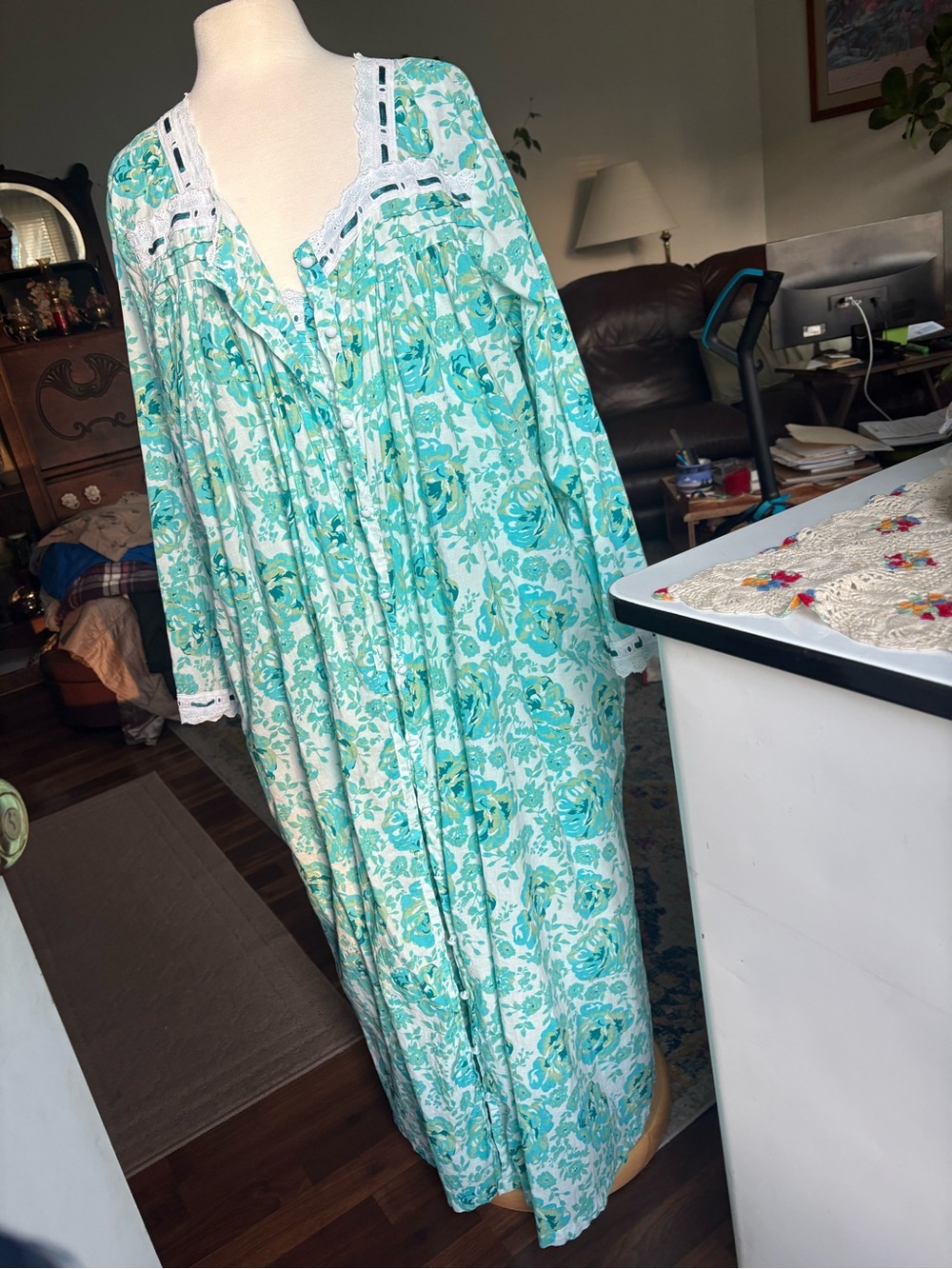 Only Necessities Plus Size Long 2-Piece Cabbage Rose Peignoir Set Green Lace 2X